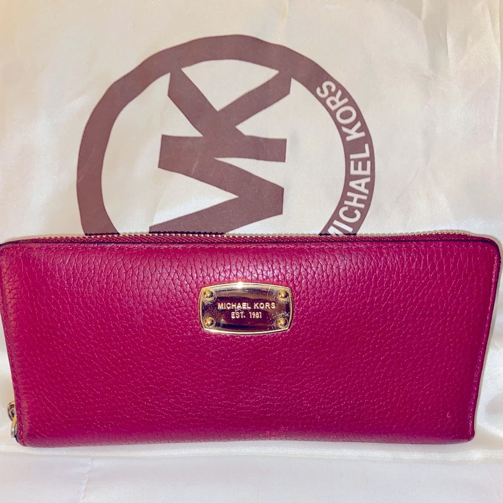 Michael Kors zip wallet